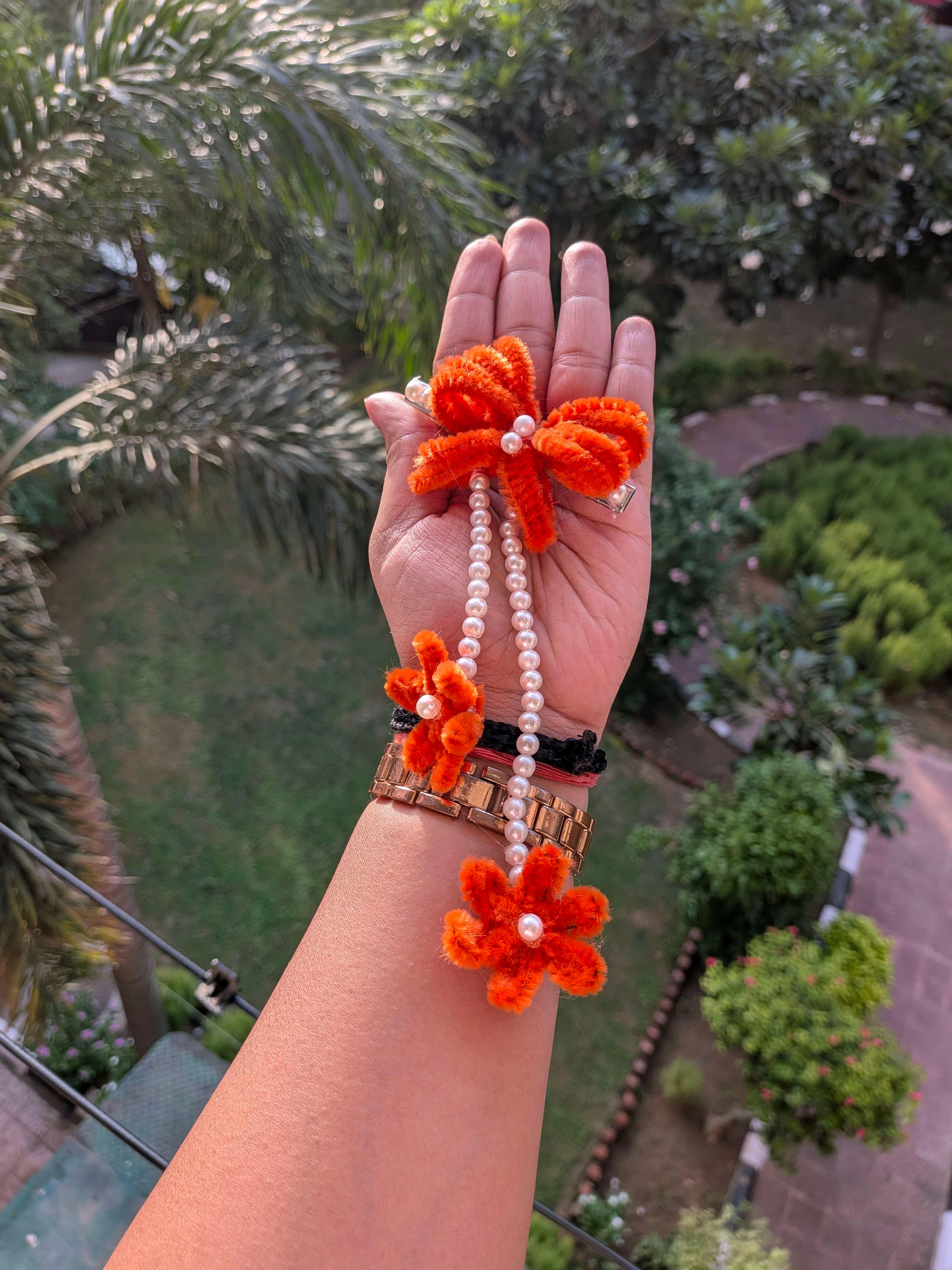 Bow and flower clip view 3