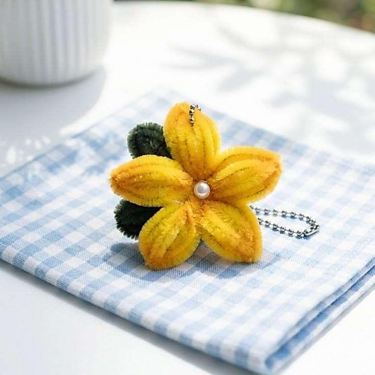 Pretty Lily Keychain view 3